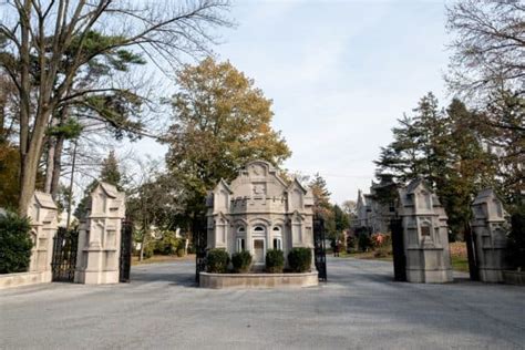 10 Historic Graves to Visit in Woodlawn Cemetery in the Bronx - Uncovering New York