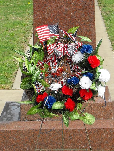 Memorial Day Wreath – The Flash Today || Erath County