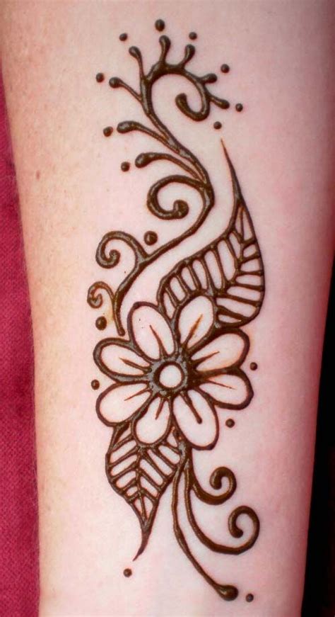 Best 25+ Simple henna flower ideas on Pinterest | Simple henna designs ...