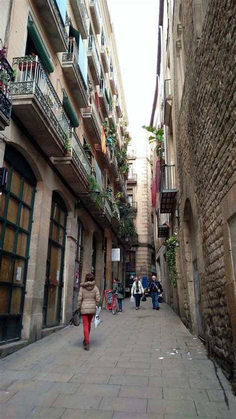 Gothic quarter : Barcelona | Visions of Travel