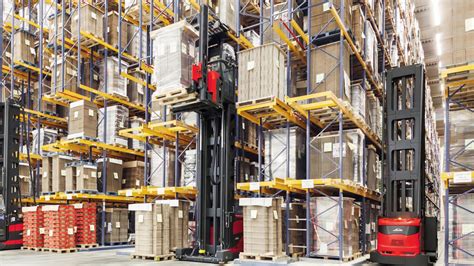 Benefits and Types of Narrow Aisle Forklifts for the Warehousing Industry