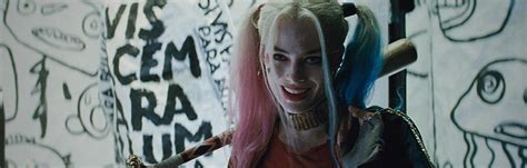 Suicide Squad's Weird Harley Quinn-Batman Kiss