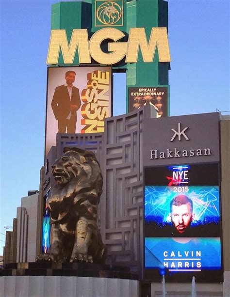 Statue of Leo, the MGM Lion ~ The Dias Family Adventures