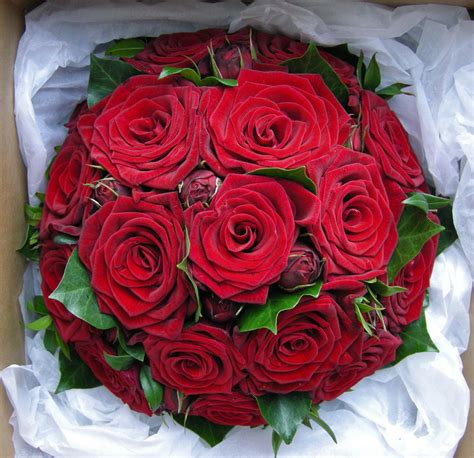 Wedding Flowers Blog: Hannah's Wedding Flowers, red roses-modern country style