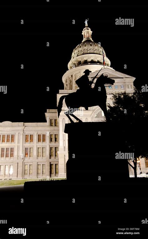 Texas State Capitol building in Austin, Texas at night Stock Photo - Alamy