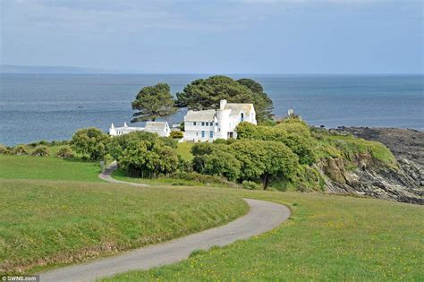 Cornwall's house from Daphne du Maurier novel goes on the market for £3m | Daily Mail Online