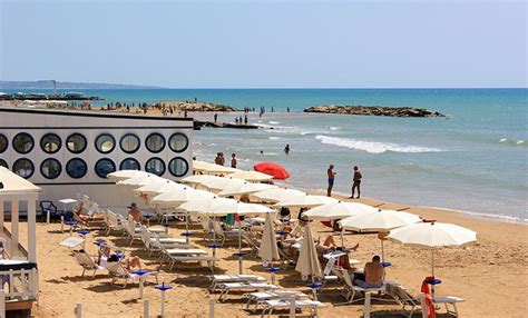 Spiaggia di Marina di Ragusa - Beach of Marina di Ragusa | Sicilia, Luoghi, Spiaggia