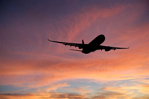 80+ Plane Silhouette Flying In Sky Behind A Vibrant Sunset Stock Photos ...