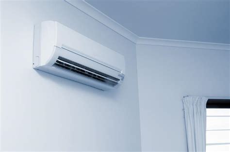 Free Image of Wall-mounted air conditioning unit | Freebie.Photography