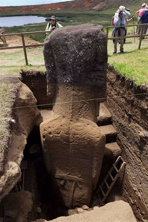 The Hidden Secrets of the Moai: The Famous Easter Island Heads Also Have Bodies Too! | モアイ像 ...