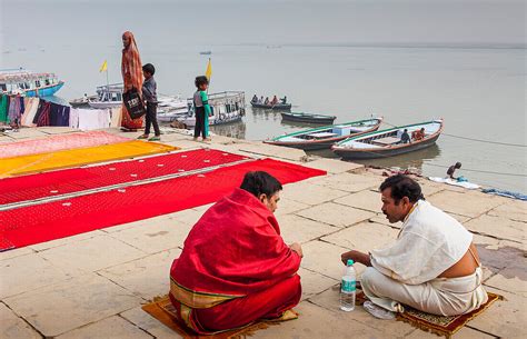 street scene, in Dasaswamedh Ghat, … – License image – 13826612 lookphotos