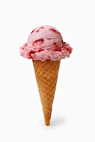 A Strawberry Ice Cream Cone – License Images – StockFood – 647468