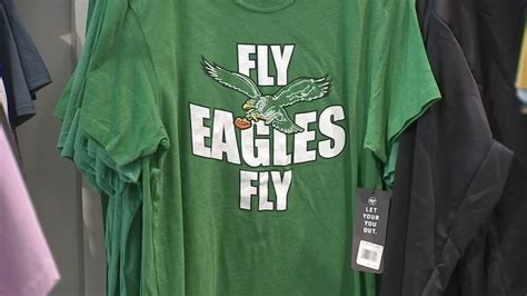 Super Bowl 2023: Fans stocking up on new gear ahead of Eagles-Chiefs ...