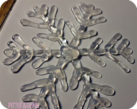 Christmas DIY: Adorable Glittery Glue Gun Snowflakes – Better HouseKeeper