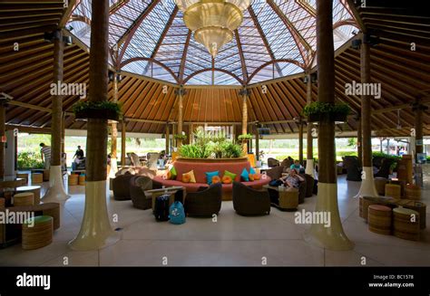 Departure lounge at Koh Samui Airport Stock Photo - Alamy