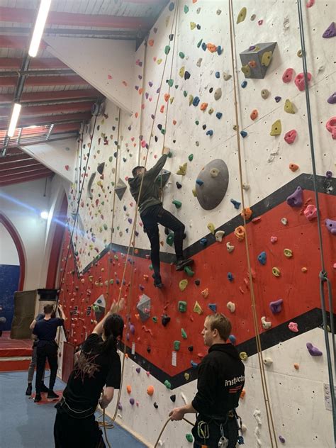 KS4 Awesome Walls Climbing - Safety, Knots and Belaying | Willow Bank School