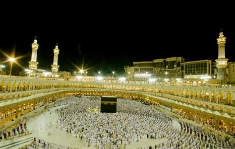 an aerial view of the kabab in the grand mosque, with lights on