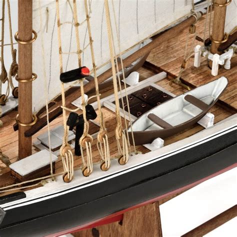 Bluenose Model Ship Kit Fishing Schooner 1921 - Amati (1477)