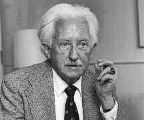 Erik Erikson Biography - Childhood, Life Achievements & Timeline