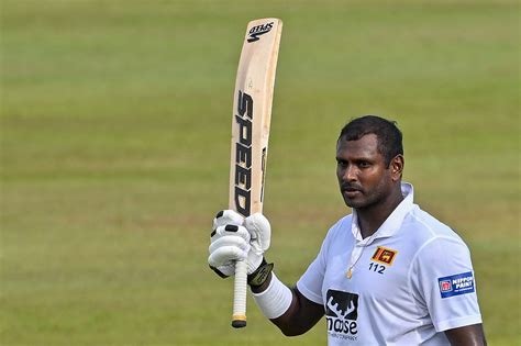 Angelo Mathews celebrates his century | ESPNcricinfo.com