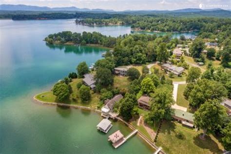 Lakeside Cabin on Lake James, North Carolina