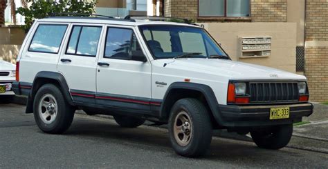 File:1994-1997 Jeep Cherokee (XJ) Sport 01.jpg - Wikimedia Commons
