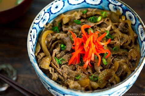 Yoshinoya Beef Bowl (Gyudon) 牛丼 • Just One Cookbook