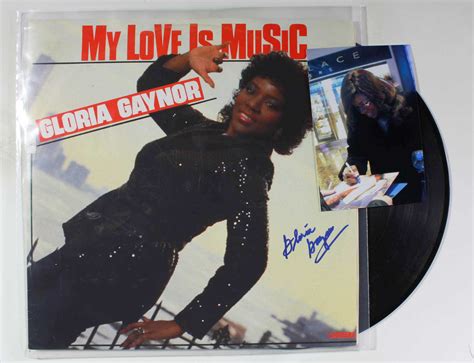 AACS Autographs: Gloria Gaynor Autographed Record Album w/ Proof Photo