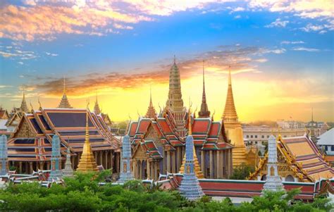 Wat Phra Kaew (Temple of the Emerald Buddha) - Bangkok