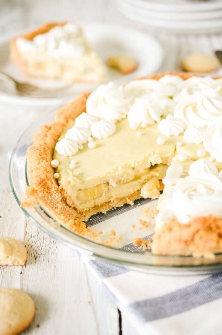 Banana Cream Pie with Vanilla Wafer Crust - The Cake Chica