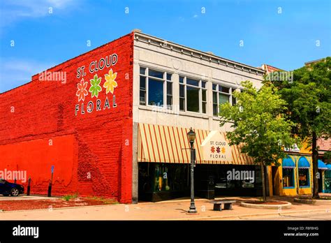 Florist shop sidewalk hi-res stock photography and images - Alamy