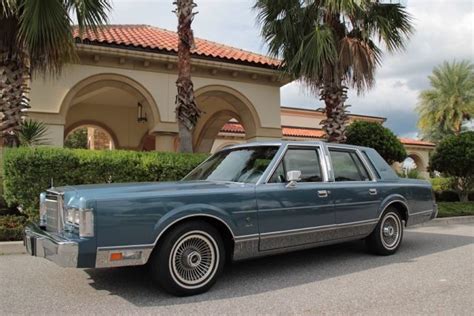 1988 Lincoln Town Car Signature Series for sale in Orlando, Florida, United States for sale ...