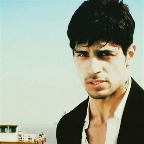 Sidharth malhotra as Guru in ek villain | Ek villain, Bollywood actors ...