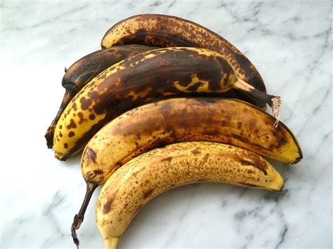 Overripe bananas; wonderful ways to use overripe bananas - DIYVila