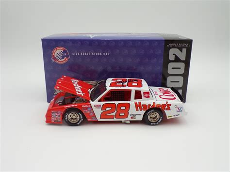 ** With Picture of Driver Auto Diecast ** Cale Yarborough Autographed 2002 Hardee's 1:24 Nascar ...