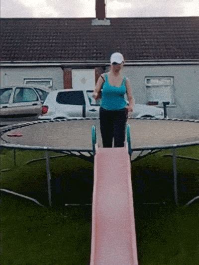 fail femme sauter tomber exploser le toboggan Image, GIF animé