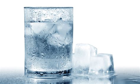 The Benefits and Risks of Drinking Cold Water (Ice Water)