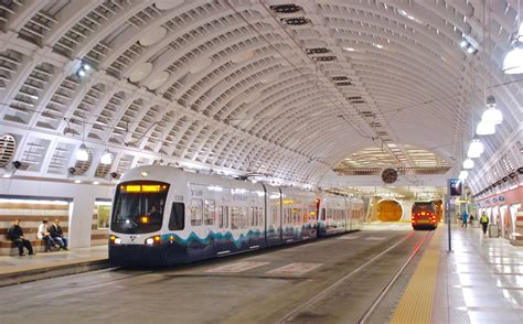 Link-Light-Rail-Seattle-Airport-1 - Gamintraveler