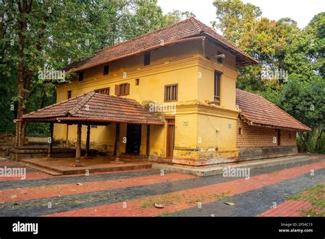 Traditional kerala roof hi-res stock photography and images - Alamy