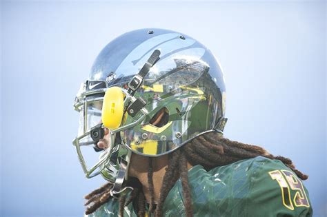 Keep Our Ducks Safe: A Brief History of Oregon’s Football Helmets ...