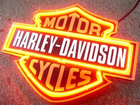 Luusama Motorcycle And Helmet Blog News: Harley Davidson HD Neon Sign for HD fans!