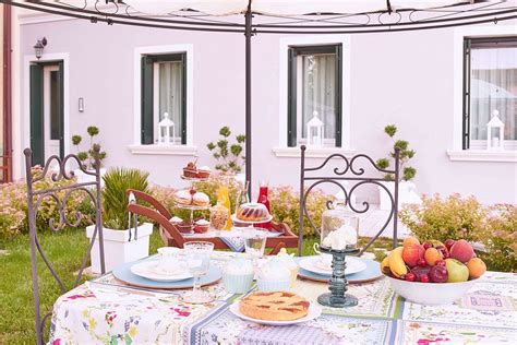 bed-and-breakfast-treviso-italy-le-tre-corti-breakfast-in-garden ...