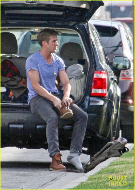 Ryan Gosling: Barefoot After Workout - Ryan Gosling Photo (27970860 ...