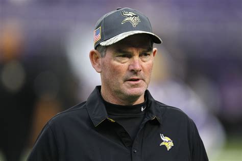 Vikings coach Mike Zimmer returns to duties following eye surgery