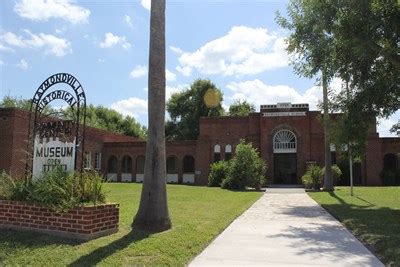 Raymondville School -- Raymondville TX - Former Schools on Waymarking.com