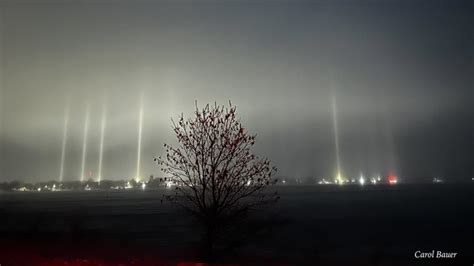 Light pillars illuminate night sky over Canada | FOX 9 Minneapolis-St. Paul