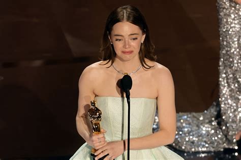 Emma Stone Accepting Oscar 2024 - Zora Annabel