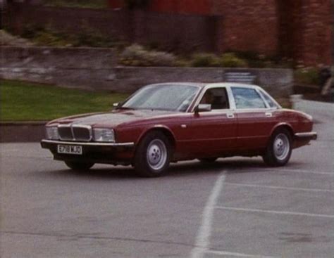 IMCDb.org: 1988 Jaguar Sovereign 3.6 [XJ40] in "Boon, 1986-1992"