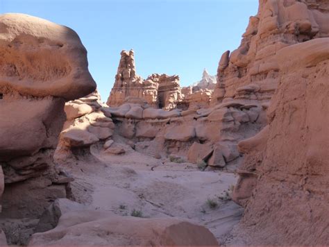 Hiking in Goblin Valley | Utah State Parks