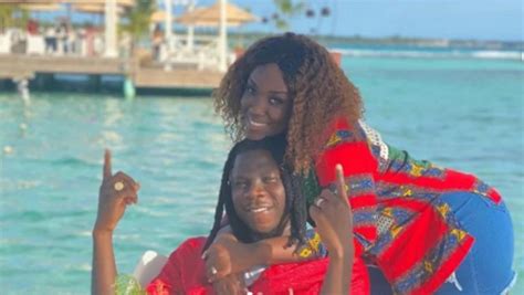 Stonebwoy and family chill on weekend vacation [Video] - Adomonline.com